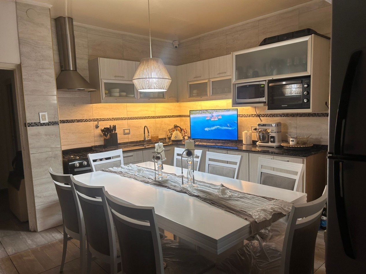 Vendo Casa centrica en San Rafael con 3 dormitorios, 2 baños, amplios ambientes y excelente superficie
