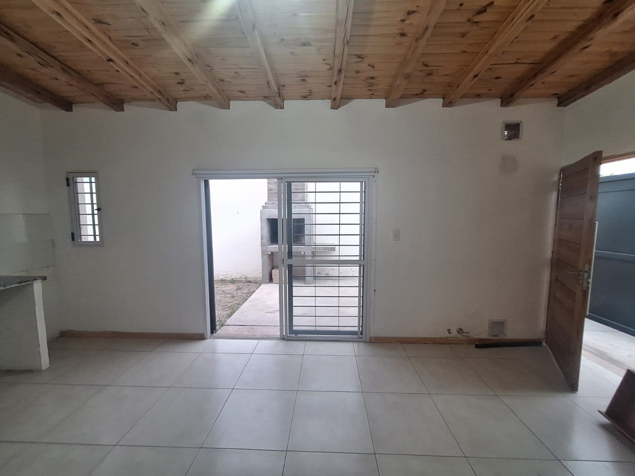 Vendo Casa a Estrenar 40.000 + Cuotas de 2 dormitorios y patio. San Rafael