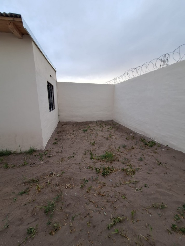 Vendo Casa a Estrenar 40.000 + Cuotas de 2 dormitorios y patio. San Rafael