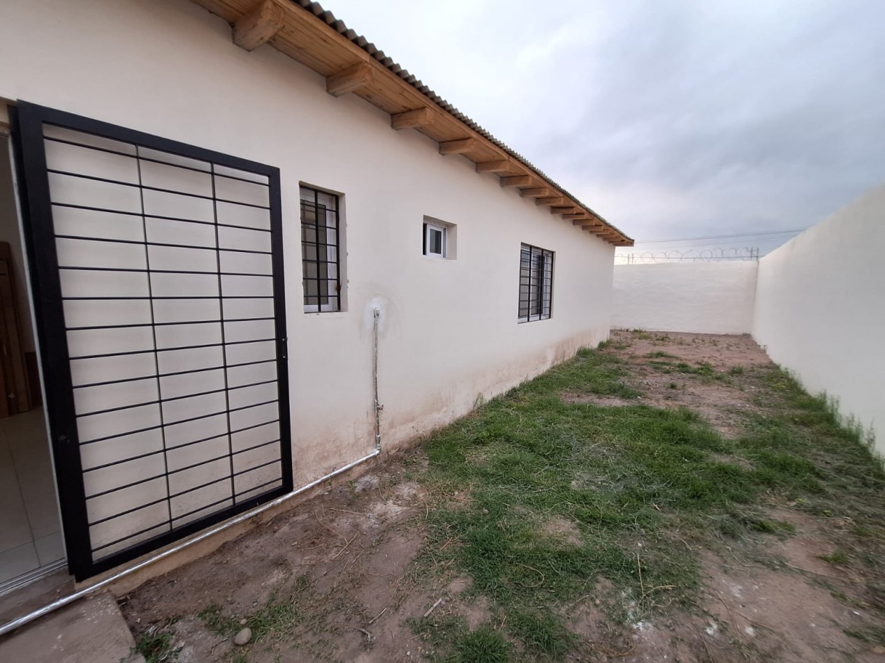 Vendo Casa a Estrenar 40.000 + Cuotas de 2 dormitorios y patio. San Rafael