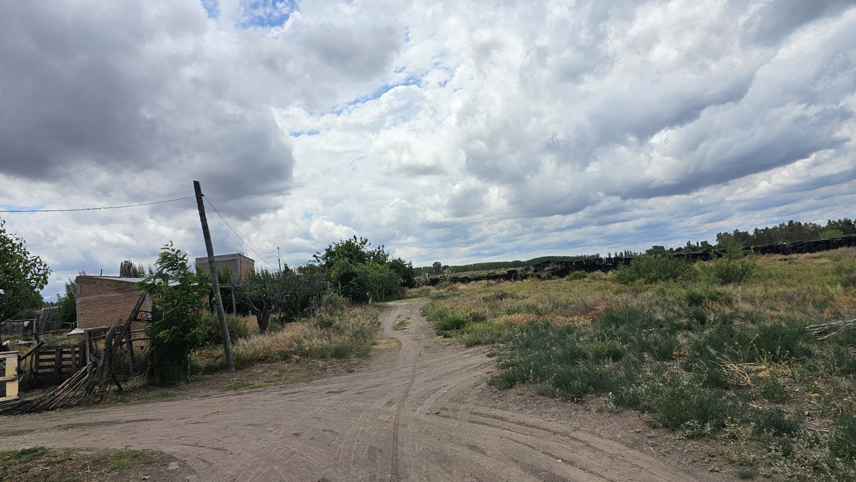 Lote en Venta sobre Av. Las Virgenes - 4.000 m² | Ubicacion Estrategica Se ofrece interesante lote ubicado sobre Av. Las Virgenes, en Las Paredes, San Rafael, Mendoza