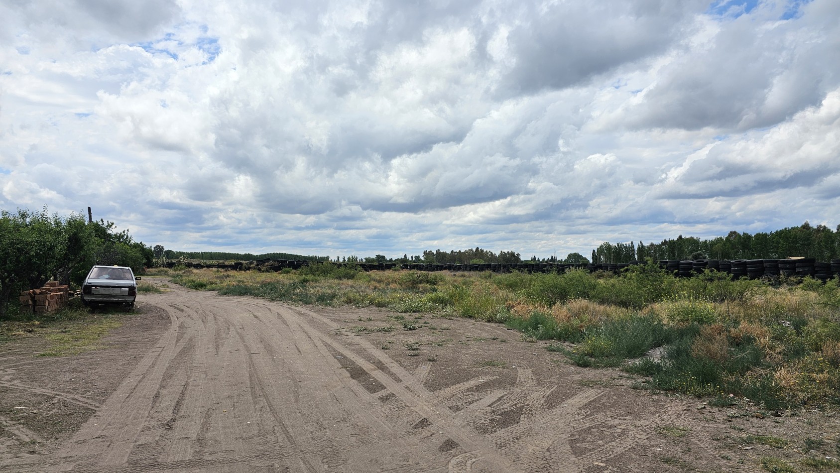 Lote en Venta sobre Av. Las Virgenes - 4.000 m² | Ubicacion Estrategica Se ofrece interesante lote ubicado sobre Av. Las Virgenes, en Las Paredes, San Rafael, Mendoza