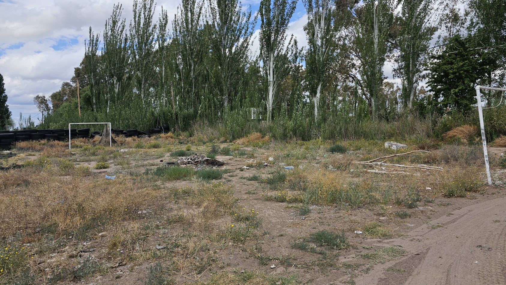 Lote en Venta sobre Av. Las Virgenes - 4.000 m² | Ubicacion Estrategica Se ofrece interesante lote ubicado sobre Av. Las Virgenes, en Las Paredes, San Rafael, Mendoza