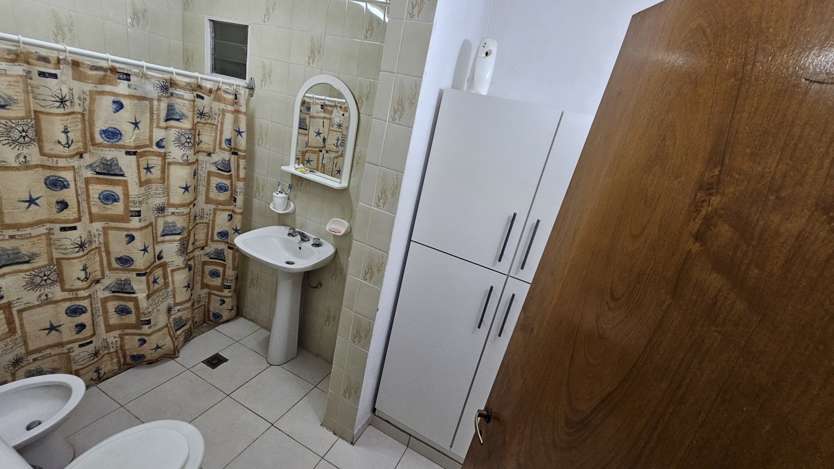 Casa Amplia Con T/ Servicios  4 dormitorios De 465 M² En Venta En San Rafael 