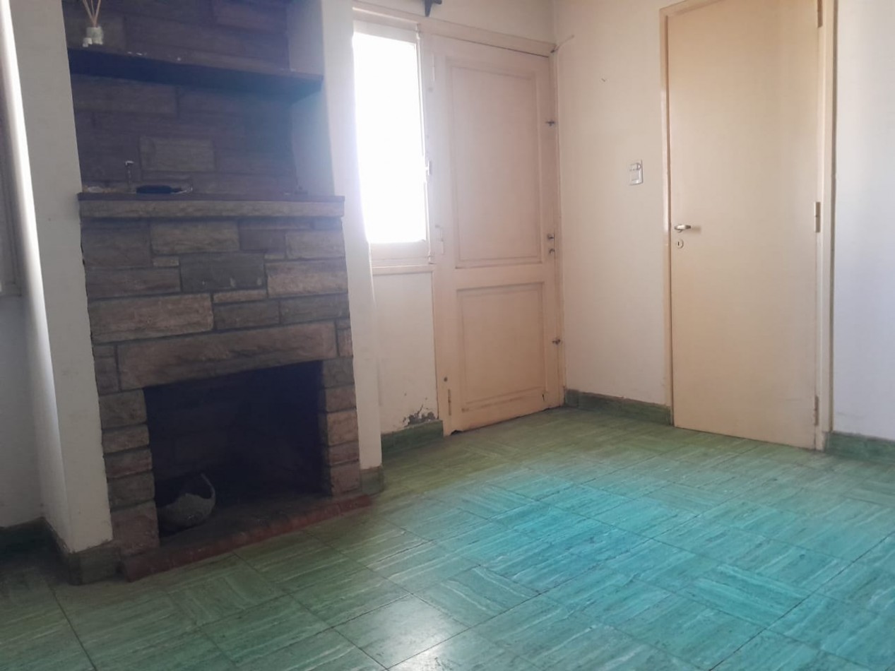 Casa en Venta en Barrio SAT - San Rafael, Mendoza! 📍 Zona Sarmiento y Balloffet, excelente ubicacion con rapido acceso a comercios, escuelas y servicios.