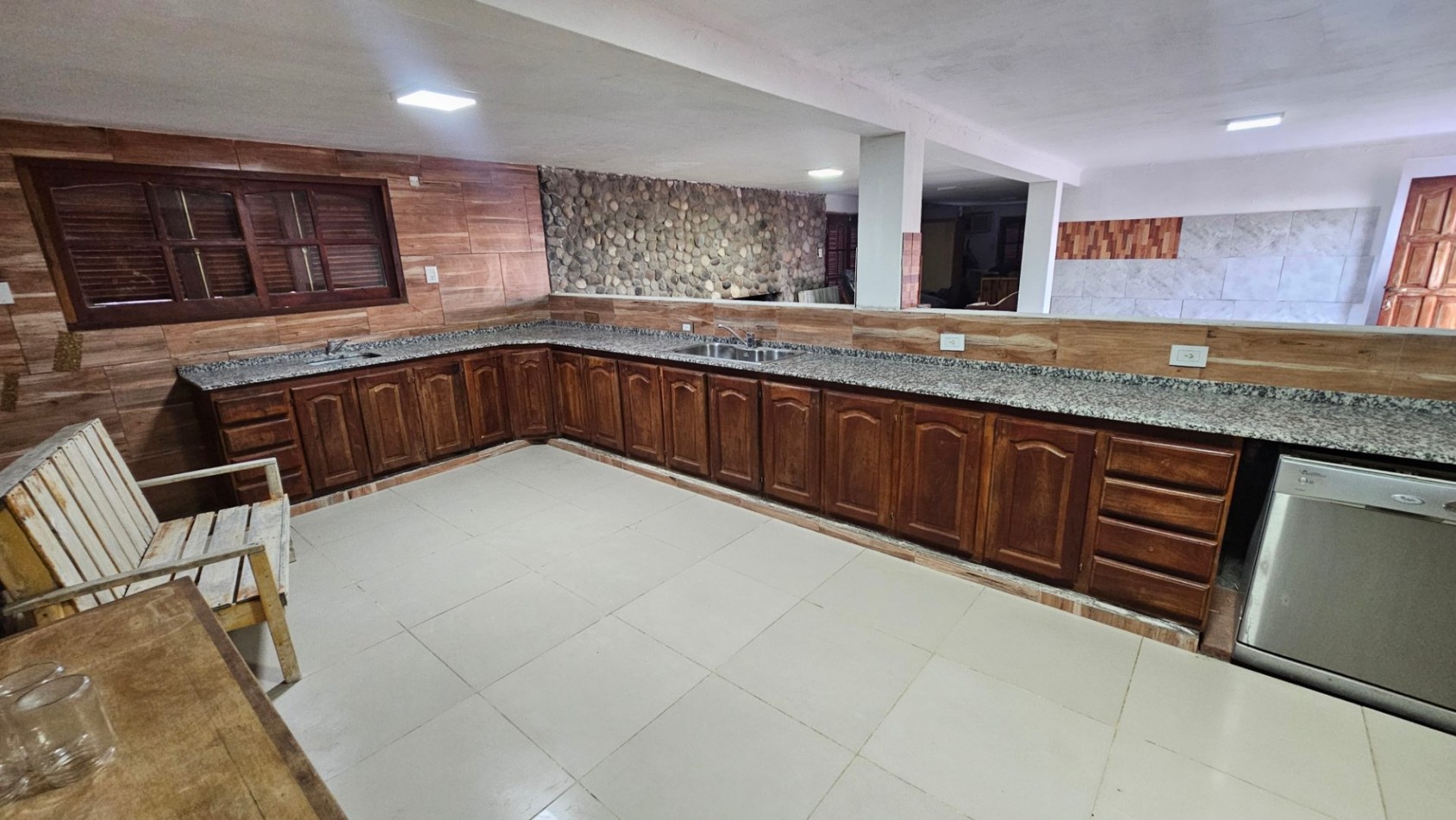 Vendo 6 propiedades comuesta por 4 Cabañas mas 2 casas 