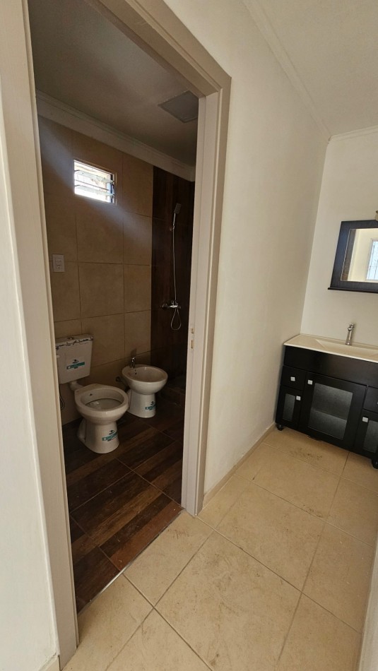 Vendo Casa Amplia Centrica y Departamento San Rafael.