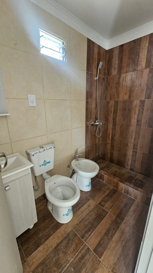 Vendo Casa Amplia Centrica y Departamento San Rafael.