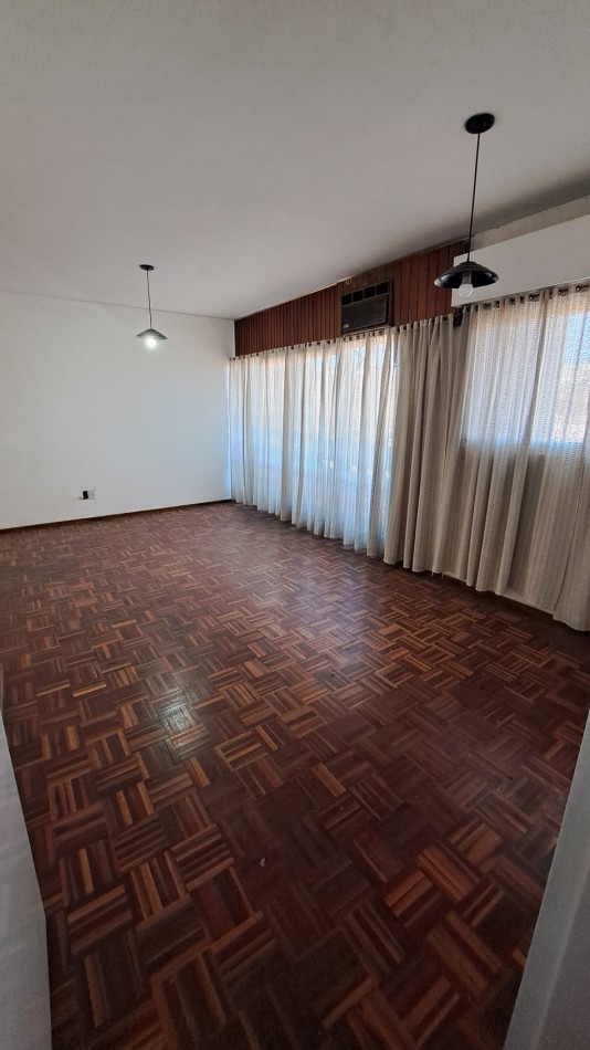 OPORTUNIDAD Vendo GRAN DEPARTAMENTO 3 dorm, 2 baños , amplio. San Rafael. Mendosa.
