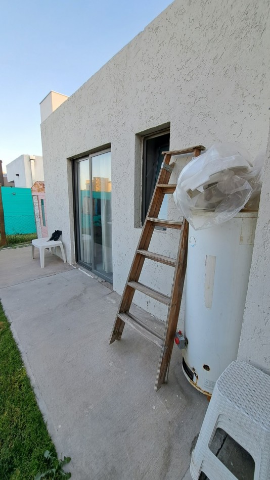 Vendo Casa de 4 dormitorios y 2 baños en Cortadera De La Noria, San Rafael permuta