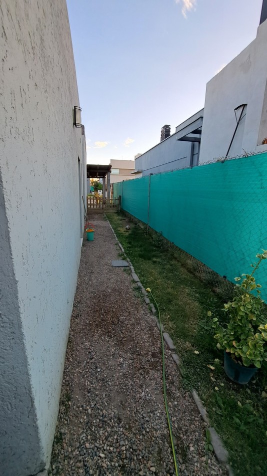 Vendo Casa de 4 dormitorios y 2 baños en Cortadera De La Noria, San Rafael permuta