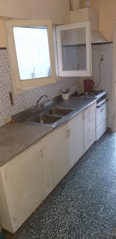 Vendo propiedad centrica a 5 cuadras del hotel TOWER con aprox 594 m² de terreno y 153 m² construido + tinglado. San Rafael