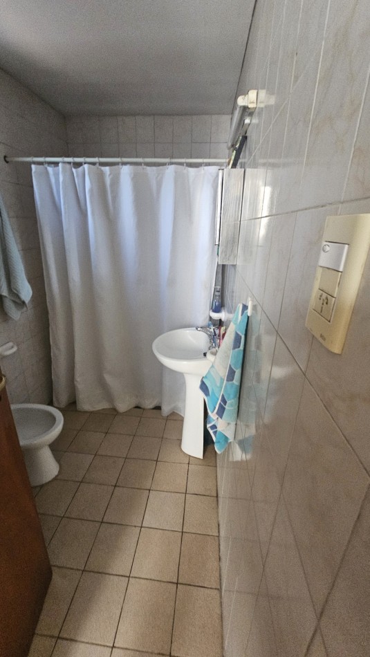 ✅ATENCION Oferta. Vendo Complejo 8 posibles Locaciones. Ideal turismo, para Hostel, o locacion diaria, O geriatrico o etc. Cuenta con Terreno de 503 m2 y 305 m2 cubiertos. Sin edificar 198 m2. A 3 cuadras de Av. Rivadavia en Ciudad San Rafael.