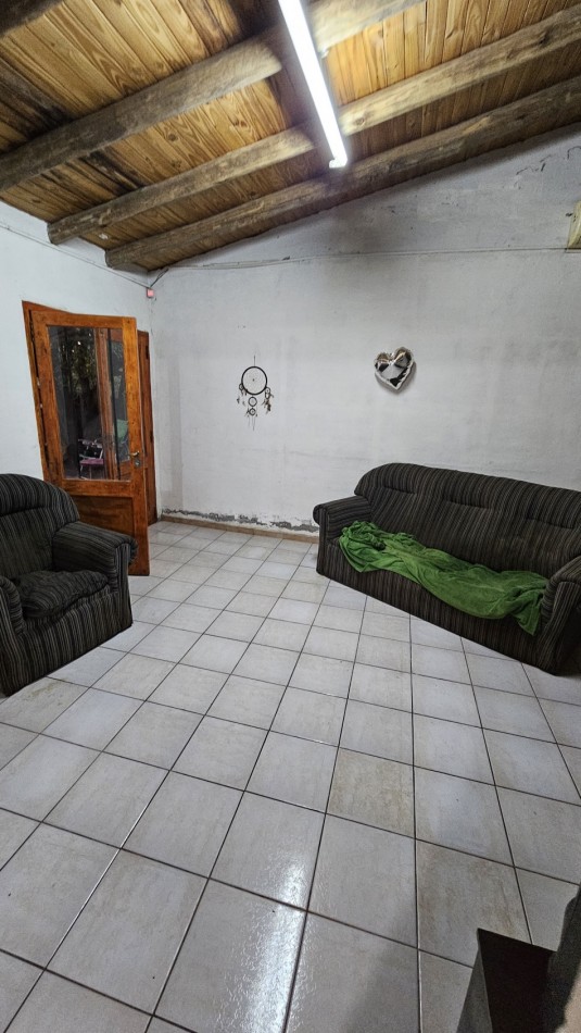OPORTUNIDAD VENDO CASA + QUINCHO + TINGLADO 630 m² a 6 km de San Rafael. Zona a metros de Adolfo Calle.