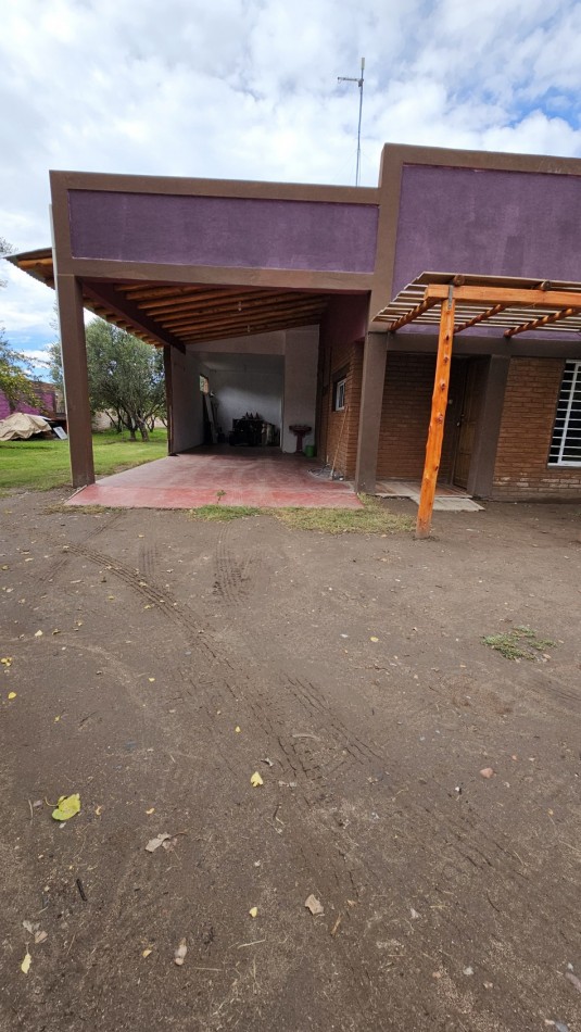 Vendo complejo trabajando de Casa + 3 cabañas en 2.48 hectareas. Rama Caida. San Rafael