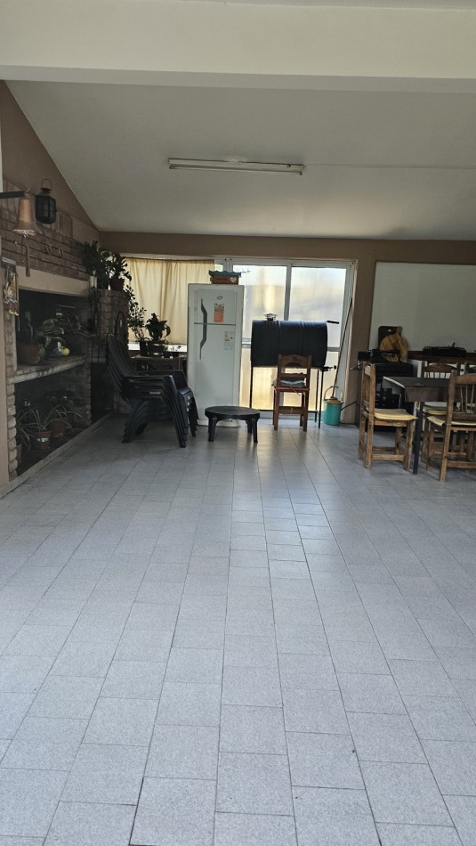 ¡Oportunidad unica en Rama Caida, San Rafael!¡Una propiedad excepcional en la zona de Rama Caida, a tan solo 6 km de San Rafael! Posibilidad de permuta. Casa+ Quincho+ Pileta+ Galpon+ plantacion+ Agua, luz y GAS