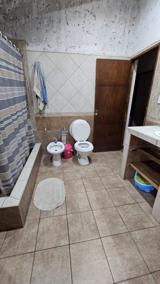 Vendo Casa Amplia con Pileta en Rama Caida - Excelente Ubicacion. San Rafael. Escritura.