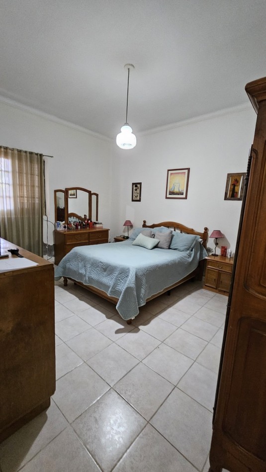 Vendo Casa Centrica amplia 4 dormitorios. Cercana al Colegio del Carmen, una Zona privilegiada de San Rafael  