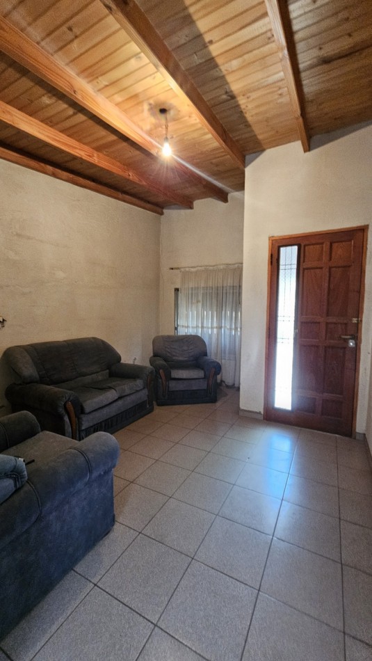 Casa en Zona Castelli - 3 Dormitorios, Amplios Ambientes y GAS. San Rafael