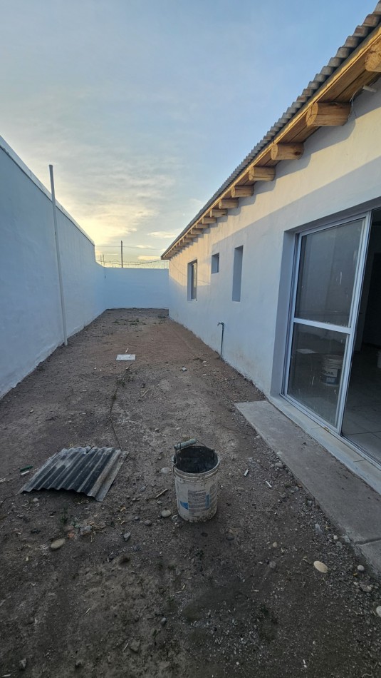 Vendo Casa a Estrenar 40.000 + Cuotas de 2 dormitorios y patio. San Rafael