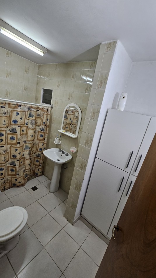 Casa Amplia Con T/ Servicios  4 dormitorios De 465 M² En Venta En San Rafael 