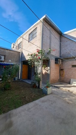 VENDO O PERMUTO CASA NUEVA AMPLIA Centrica en buena Zona a 3 cuadras de Av. Rivadavia. A 9 cuadras, del km 0 de SAN RAFAEL.