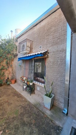 VENDO O PERMUTO CASA NUEVA AMPLIA Centrica en buena Zona a 3 cuadras de Av. Rivadavia. A 9 cuadras, del km 0 de SAN RAFAEL.