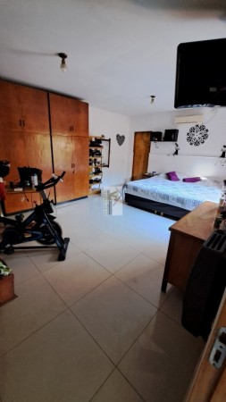VENDO O PERMUTO CASA NUEVA AMPLIA Centrica en buena Zona a 3 cuadras de Av. Rivadavia. A 9 cuadras, del km 0 de SAN RAFAEL.