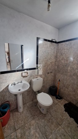 VENDO O PERMUTO CASA NUEVA AMPLIA Centrica en buena Zona a 3 cuadras de Av. Rivadavia. A 9 cuadras, del km 0 de SAN RAFAEL.