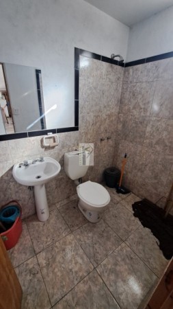 VENDO O PERMUTO CASA NUEVA AMPLIA Centrica en buena Zona a 3 cuadras de Av. Rivadavia. A 9 cuadras, del km 0 de SAN RAFAEL.
