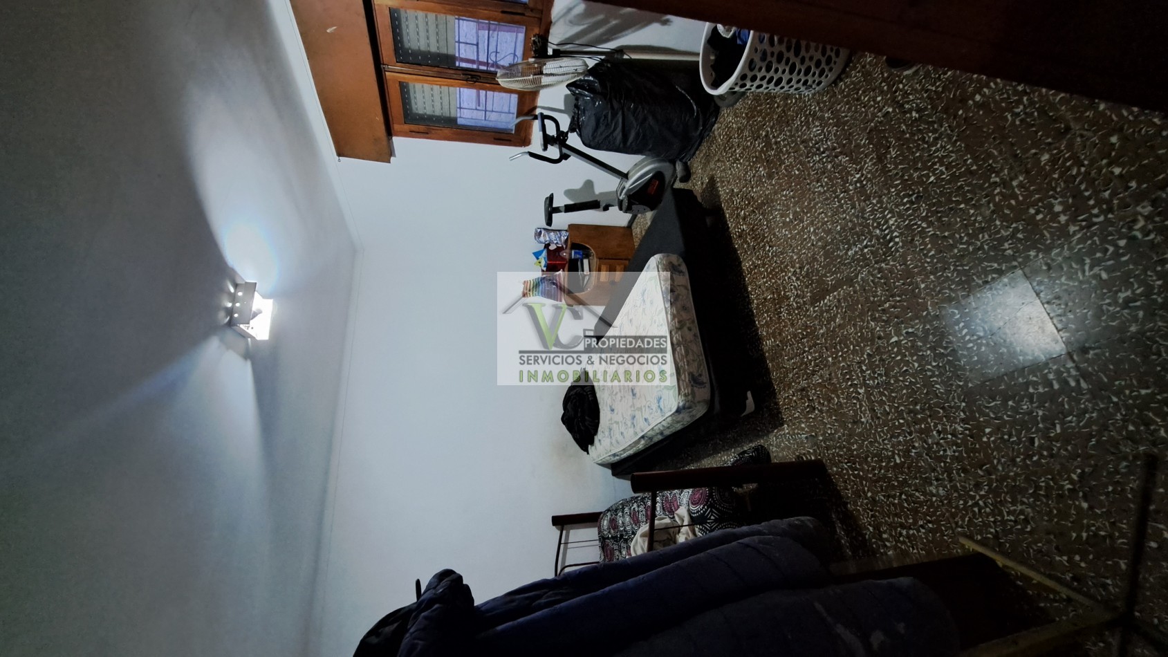 Vendo casa a  pocos metros de Sarmiento y Av de Trabajo  con 240 m². 