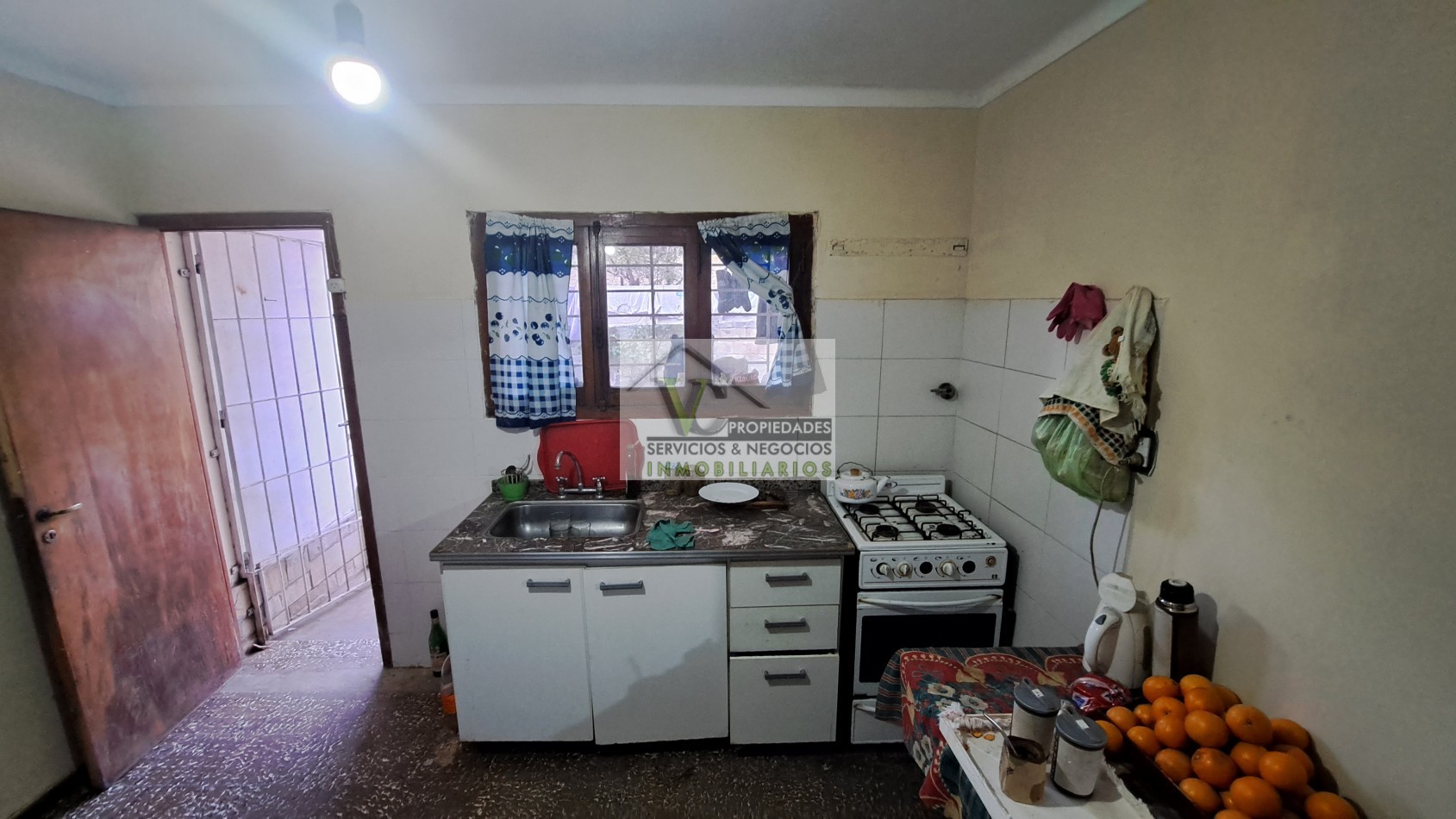 Vendo casa a  pocos metros de Sarmiento y Av de Trabajo  con 240 m². 
