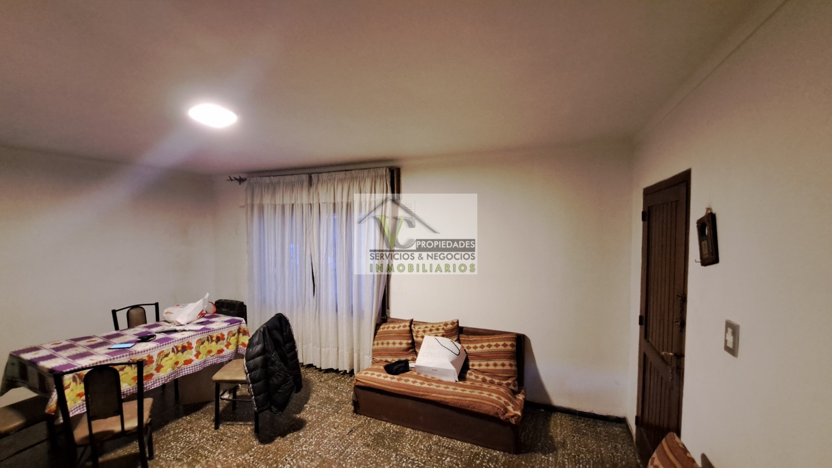Vendo casa a  pocos metros de Sarmiento y Av de Trabajo  con 240 m². 