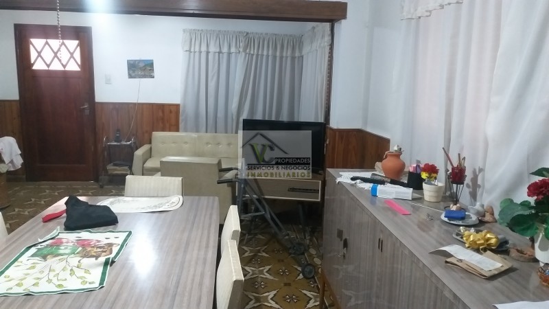 Vendo Propiedad sobre Av. Moreno, a cuadras de Av. Rivadavia de San Rafael.