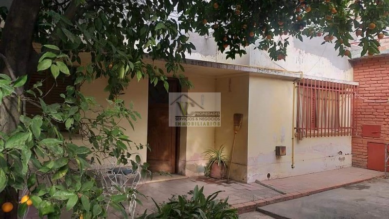 ✅Vendo Propiedad sobre Av. Moreno, a cuadras de Av. Rivadavia de San Rafael. ⚠️Terreno 355.85 m², cubierto 320.94 m², cuenta con loza para seguir construyendo ✅ Local Amplio + ✅Casa grande + ✅Garage + ✅Patio