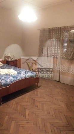 ✅Vendo Propiedad sobre Av. Moreno, a cuadras de Av. Rivadavia de San Rafael. ⚠️Terreno 355.85 m², cubierto 320.94 m², cuenta con loza para seguir construyendo ✅ Local Amplio + ✅Casa grande + ✅Garage + ✅Patio