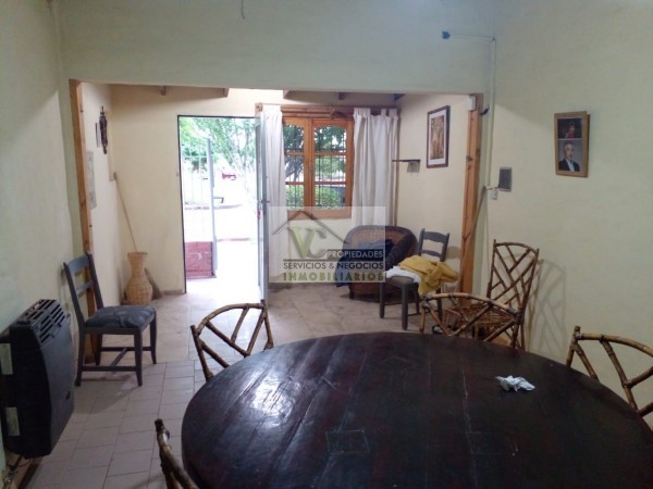 ✅️Vendo Casa en Buen estado. Zona B Unión Obrera al lado de Parque Norte. ✅️Terreno 200 m2 aproximadamente ✅ Cuenta con Cochera, ️2 dormitorios, Baño, Patio.