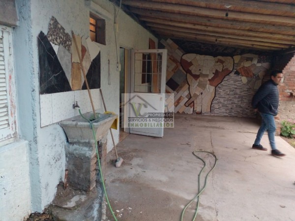 ✅️Vendo Casa en Buen estado. Zona B Unión Obrera al lado de Parque Norte. ✅️Terreno 200 m2 aproximadamente ✅ Cuenta con Cochera, ️2 dormitorios, Baño, Patio.