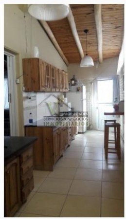 Vendo CASA B° Isrros, 2 dormitorios, cocina ampliada, cochera. SAN RAFAEL