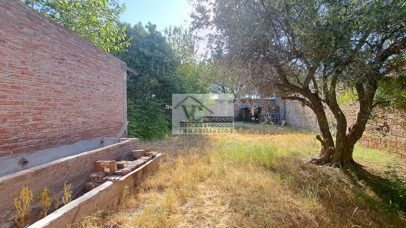 Vendo 4 locales sobre Avenida Moreno, con 427 m² de terreno. LOZA. En San Rafael.