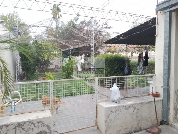 @VENDO Interesante CASA CÉNTRICA con gran terreno zona Montecaseros , la cual cuenta de: @CASA: tres dormitorios, cocina comedor, living, baño, lavanderia grande , patio, cochera para dos vehículos, cuenta con 500 m² de terreno y de 270 m² cubierto, lis
