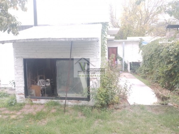 @OPORTUNIDAD Vendo CASA y SALON, zona Granaderos y Av. Iselin de 2 dormitorios, cocina comedor, baño , lavandería, cochera , patio. Terreno 240m² construcción 120m², lista para escriturar.