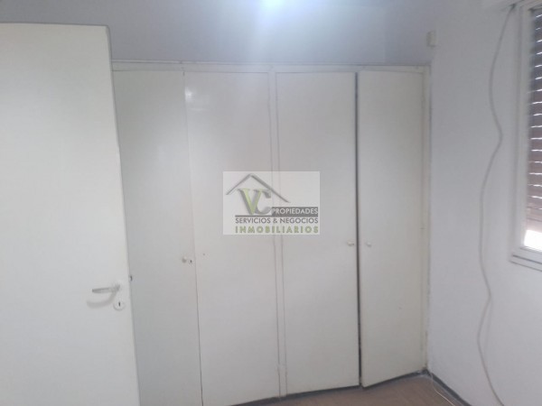 @OPORTUNIDAD Vendo CASA y SALON, zona Granaderos y Av. Iselin de 2 dormitorios, cocina comedor, baño , lavandería, cochera , patio. Terreno 240m² construcción 120m², lista para escriturar.
