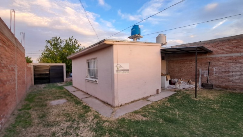 Casa impecable en B° Americasa en San Rafael. Cuenta con 2 Dormitorios
