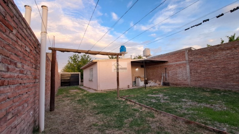 Casa impecable en B° Americasa en San Rafael. Cuenta con 2 Dormitorios