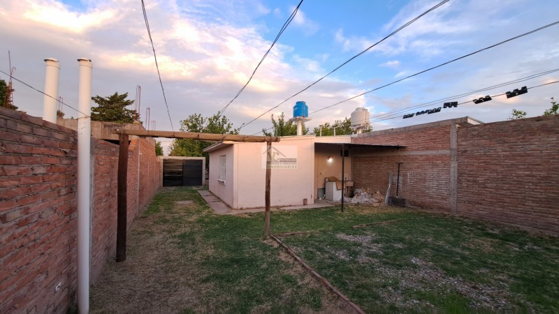 Casa impecable en B° Americasa en San Rafael. Cuenta con 2 Dormitorios