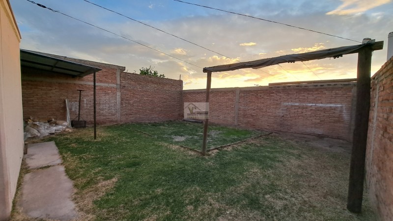 Casa impecable en B° Americasa en San Rafael. Cuenta con 2 Dormitorios