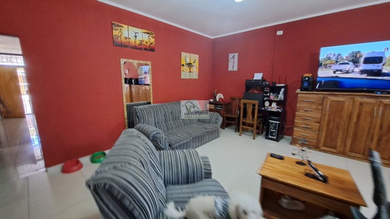 VENDO O PERMUTO CASA NUEVA AMPLIA Centrica en buena Zona a 3 cuadras de Av. Rivadavia. A 9 cuadras, del km 0 de SAN RAFAEL.