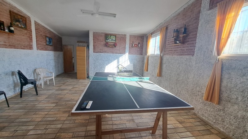 VENDO O PERMUTO CASA NUEVA AMPLIA Centrica en buena Zona a 3 cuadras de Av. Rivadavia. A 9 cuadras, del km 0 de SAN RAFAEL.