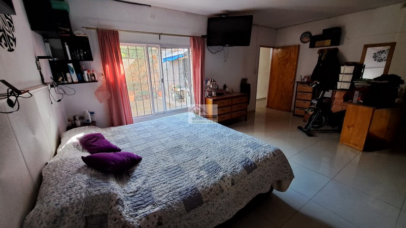 VENDO O PERMUTO CASA NUEVA AMPLIA Centrica en buena Zona a 3 cuadras de Av. Rivadavia. A 9 cuadras, del km 0 de SAN RAFAEL.